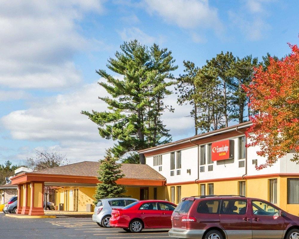 Econo Lodge Inn & Suites Stevens Point Exterior photo