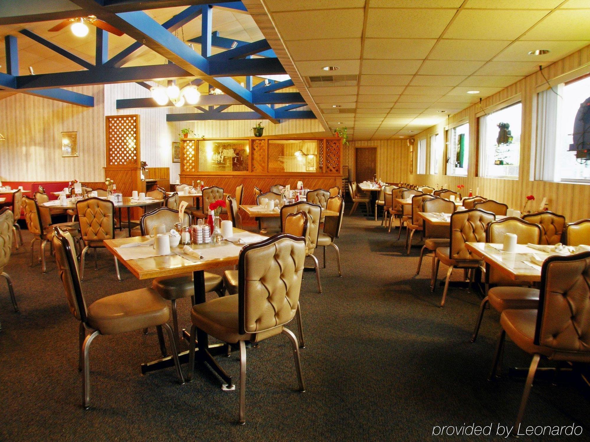 Econo Lodge Inn & Suites Stevens Point Exterior photo