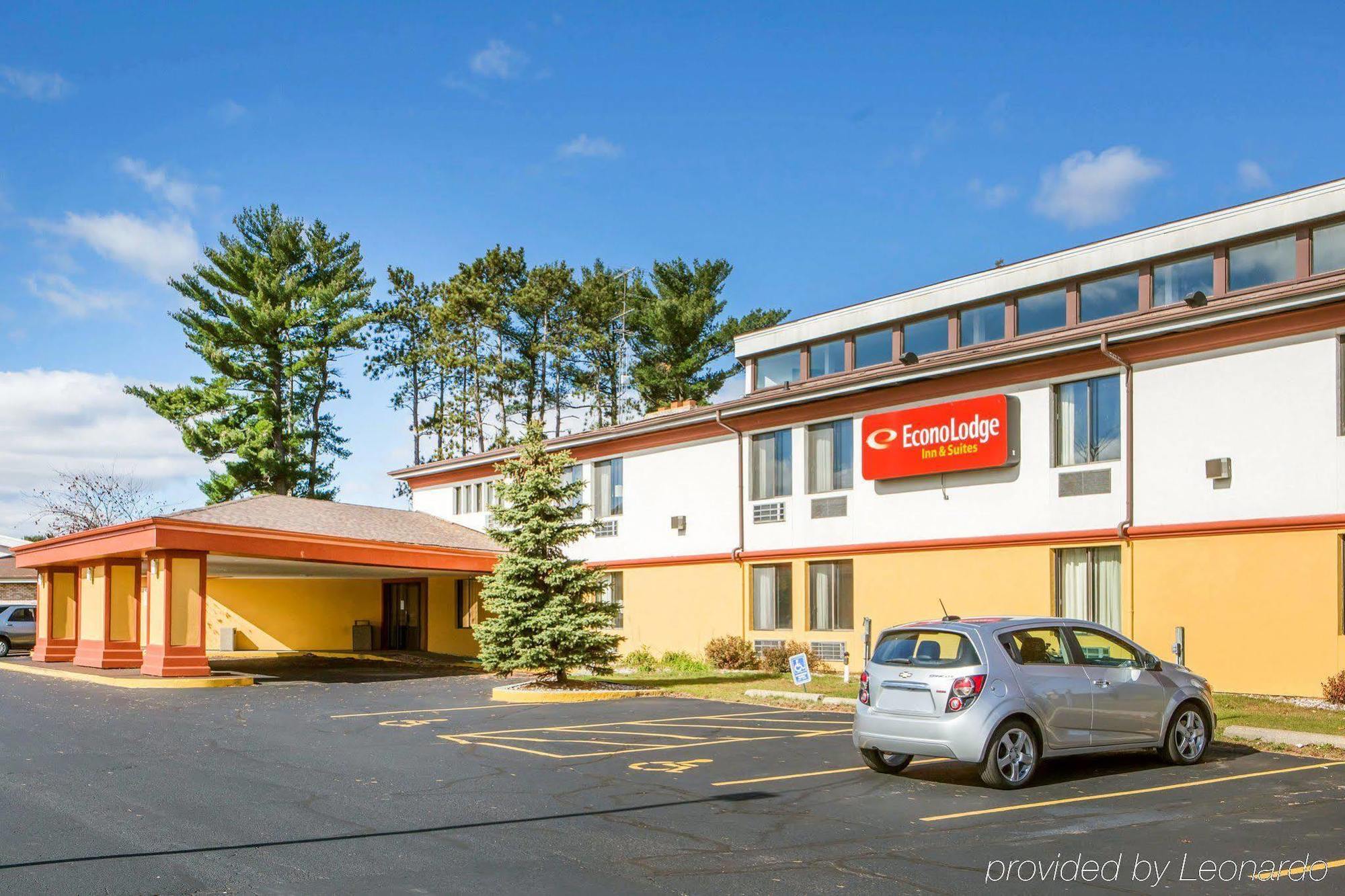 Econo Lodge Inn & Suites Stevens Point Exterior photo